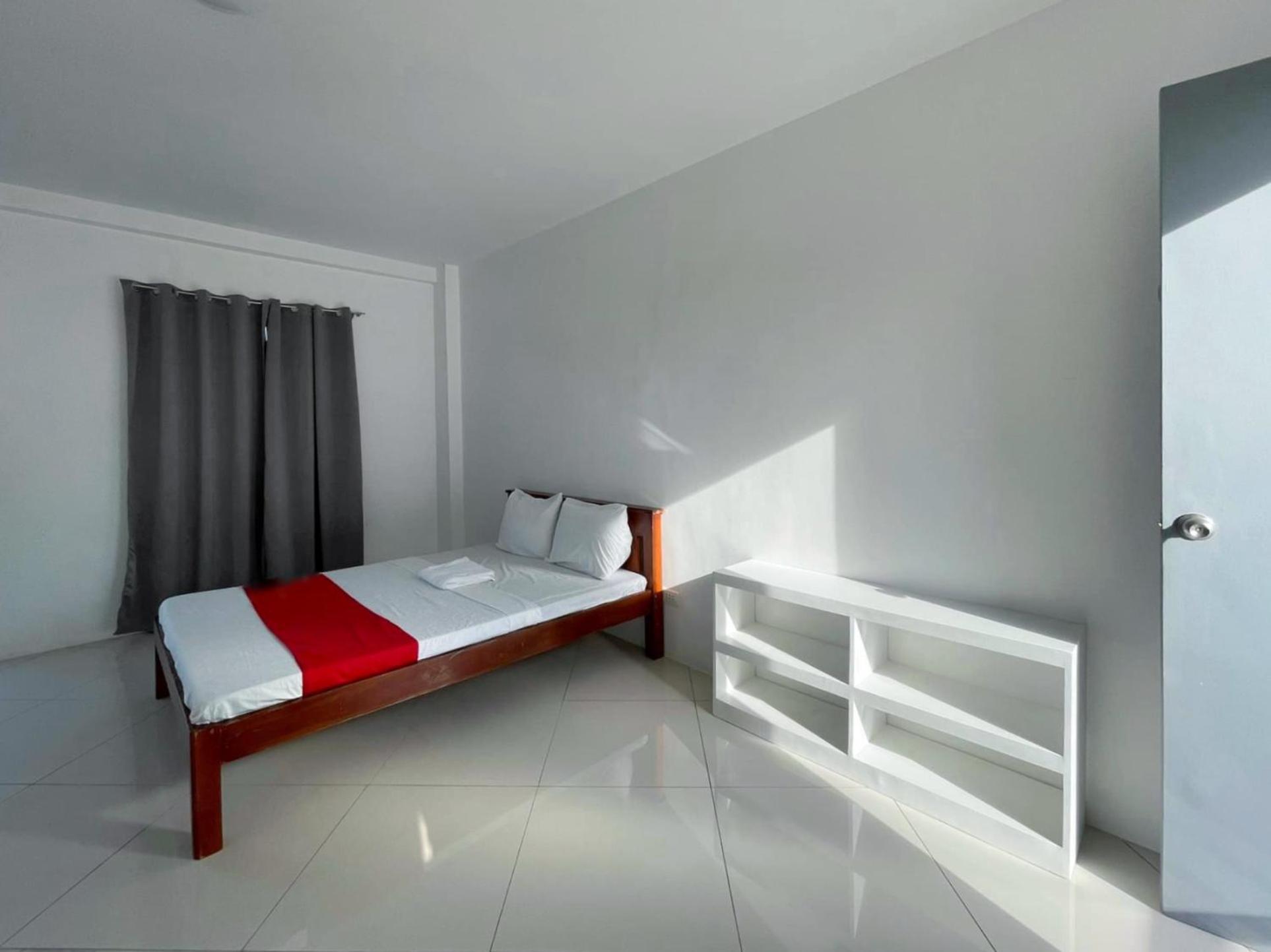 Oyo 778 Fat J Apartelle Hotel Cebu Eksteriør billede