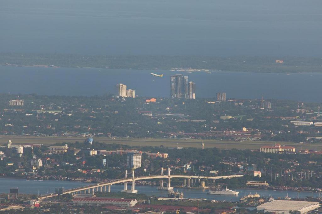 Reddoorz At Fat J Apartelle Mactan Cebu Eksteriør billede