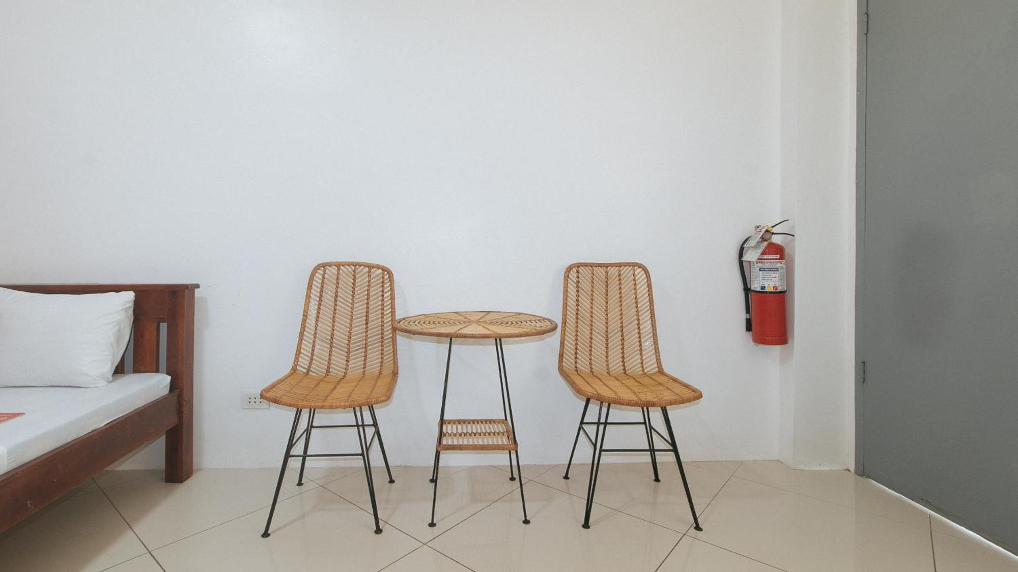 Reddoorz At Fat J Apartelle Mactan Cebu Eksteriør billede