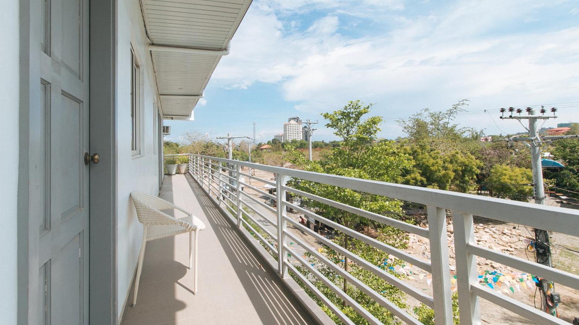 Reddoorz At Fat J Apartelle Mactan Cebu Eksteriør billede