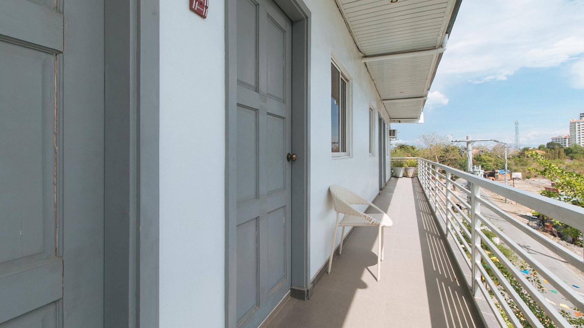 Reddoorz At Fat J Apartelle Mactan Cebu Eksteriør billede