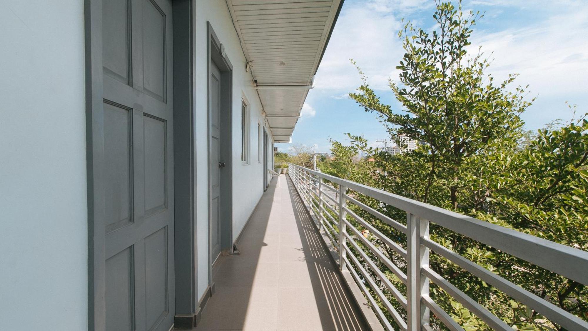 Reddoorz At Fat J Apartelle Mactan Cebu Eksteriør billede