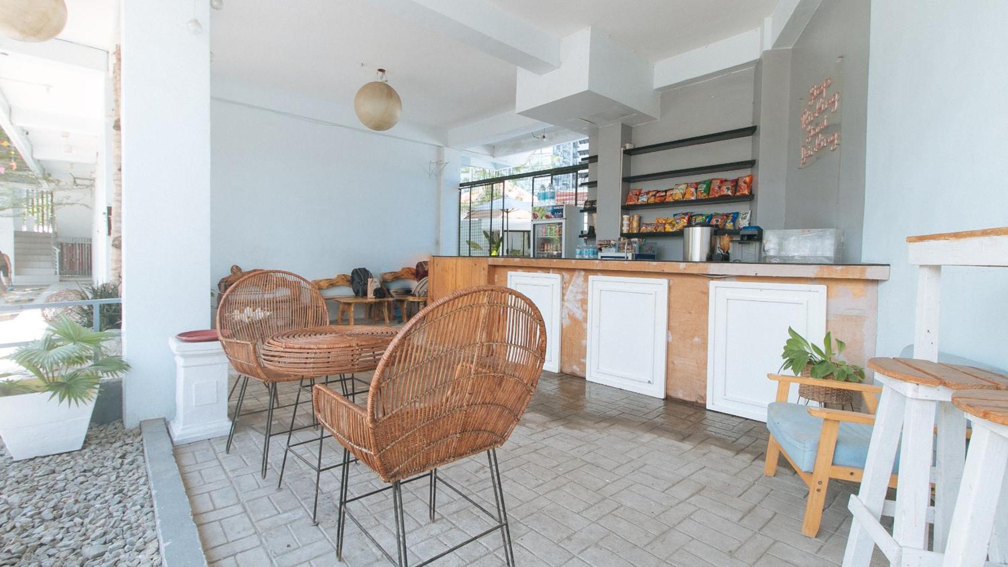 Reddoorz At Fat J Apartelle Mactan Cebu Eksteriør billede