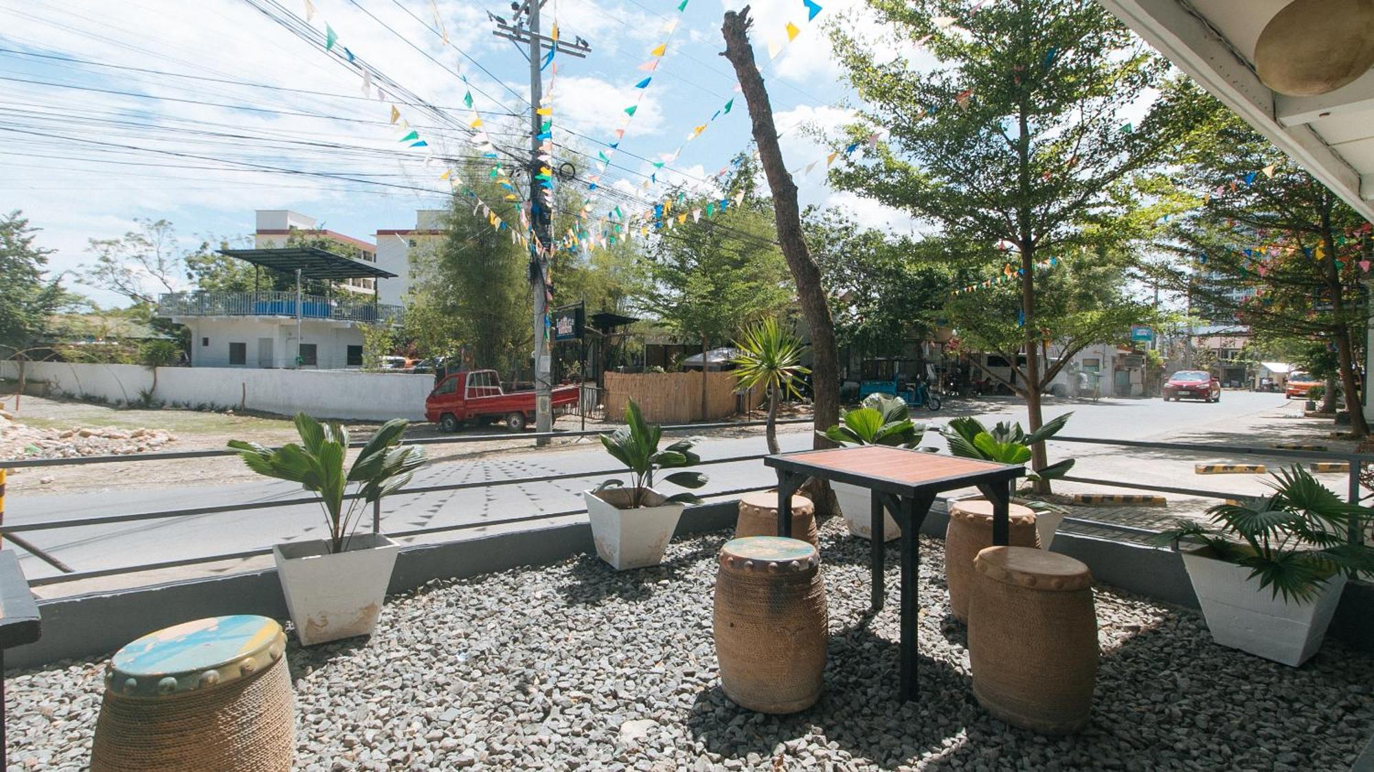 Reddoorz At Fat J Apartelle Mactan Cebu Eksteriør billede